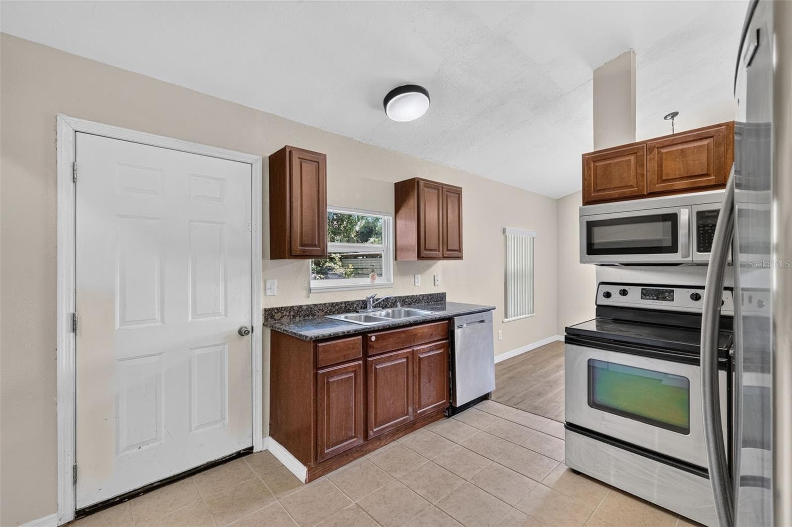 Single Family Residence at 13581 SE 48TH CT, SUMMERFIELD, photo 13 of 37