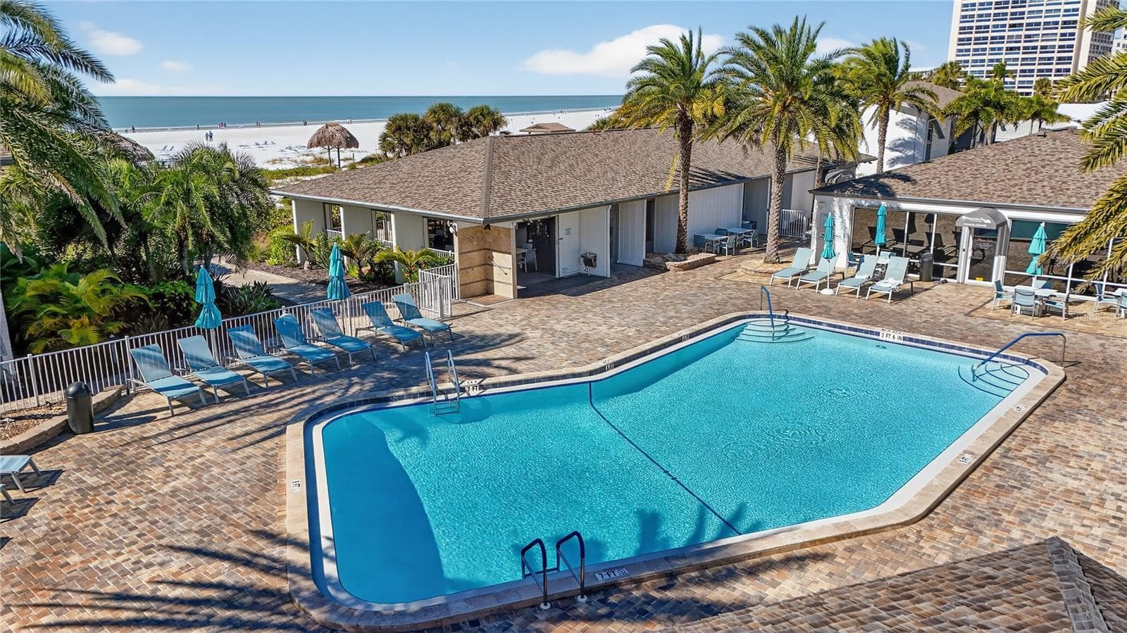 gulf side pool - 1141 W PEPPERTREE DR #1141, SARASOTA