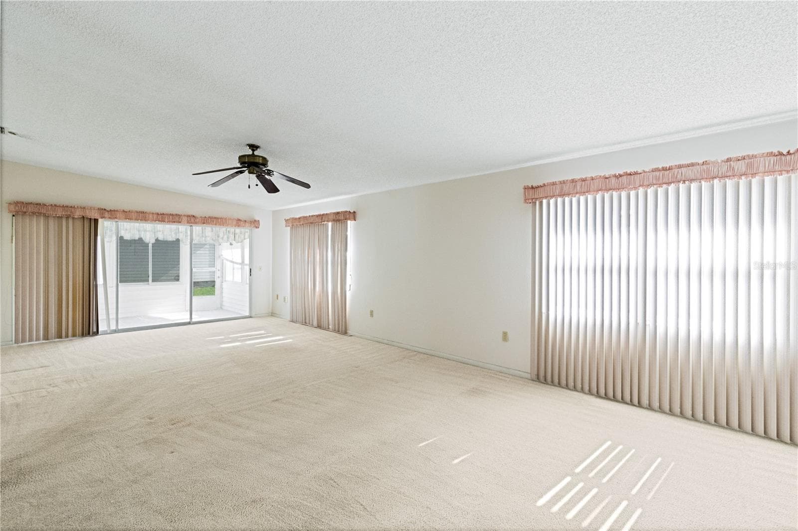 Living Room - 3433 GLEN ABBEY LN, LAKELAND