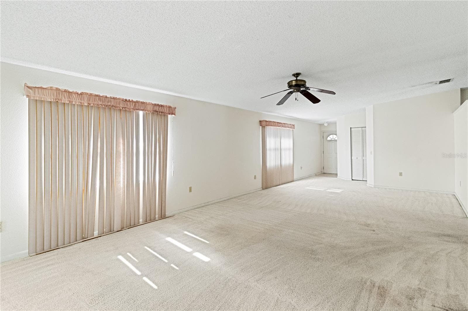 Living Room - 3433 GLEN ABBEY LN, LAKELAND