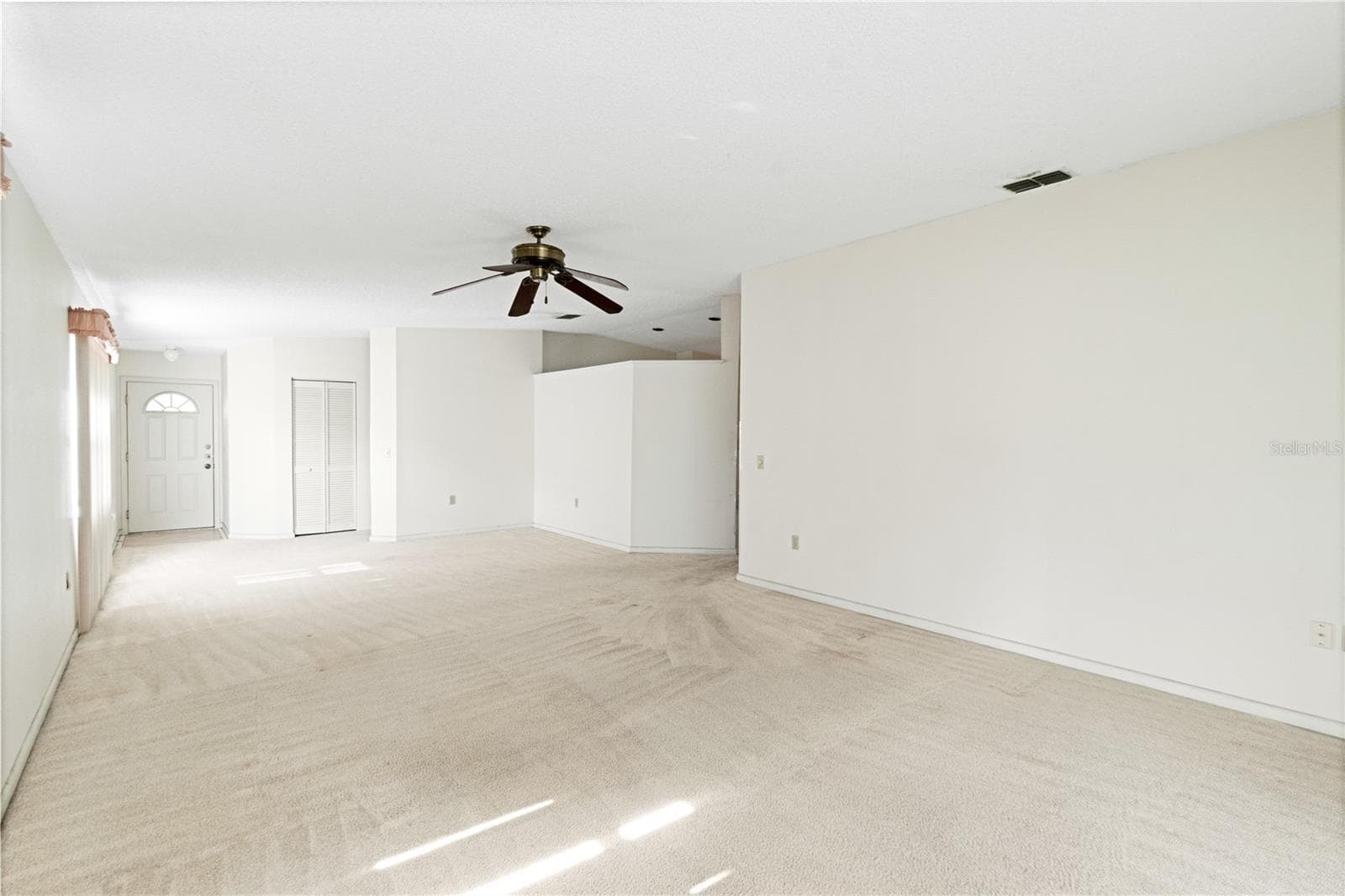 Main Living Room to Kitchen and Entry View - 3433 GLEN ABBEY LN, LAKELAND