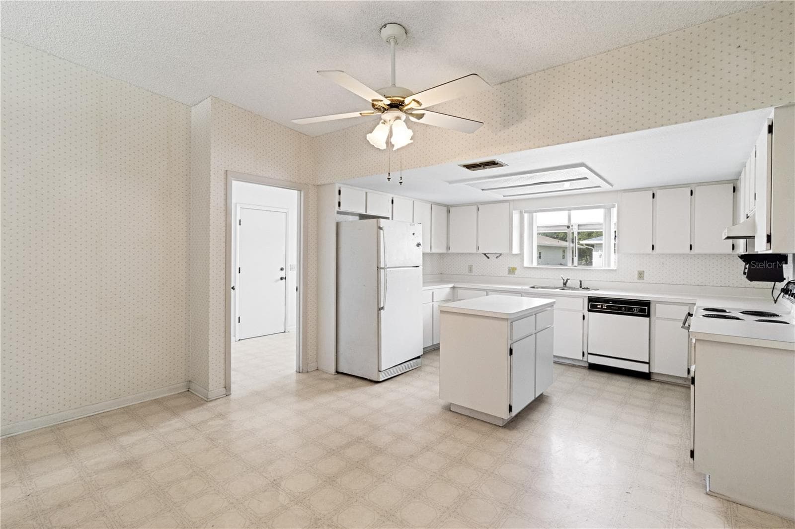 Kitchen - 3433 GLEN ABBEY LN, LAKELAND