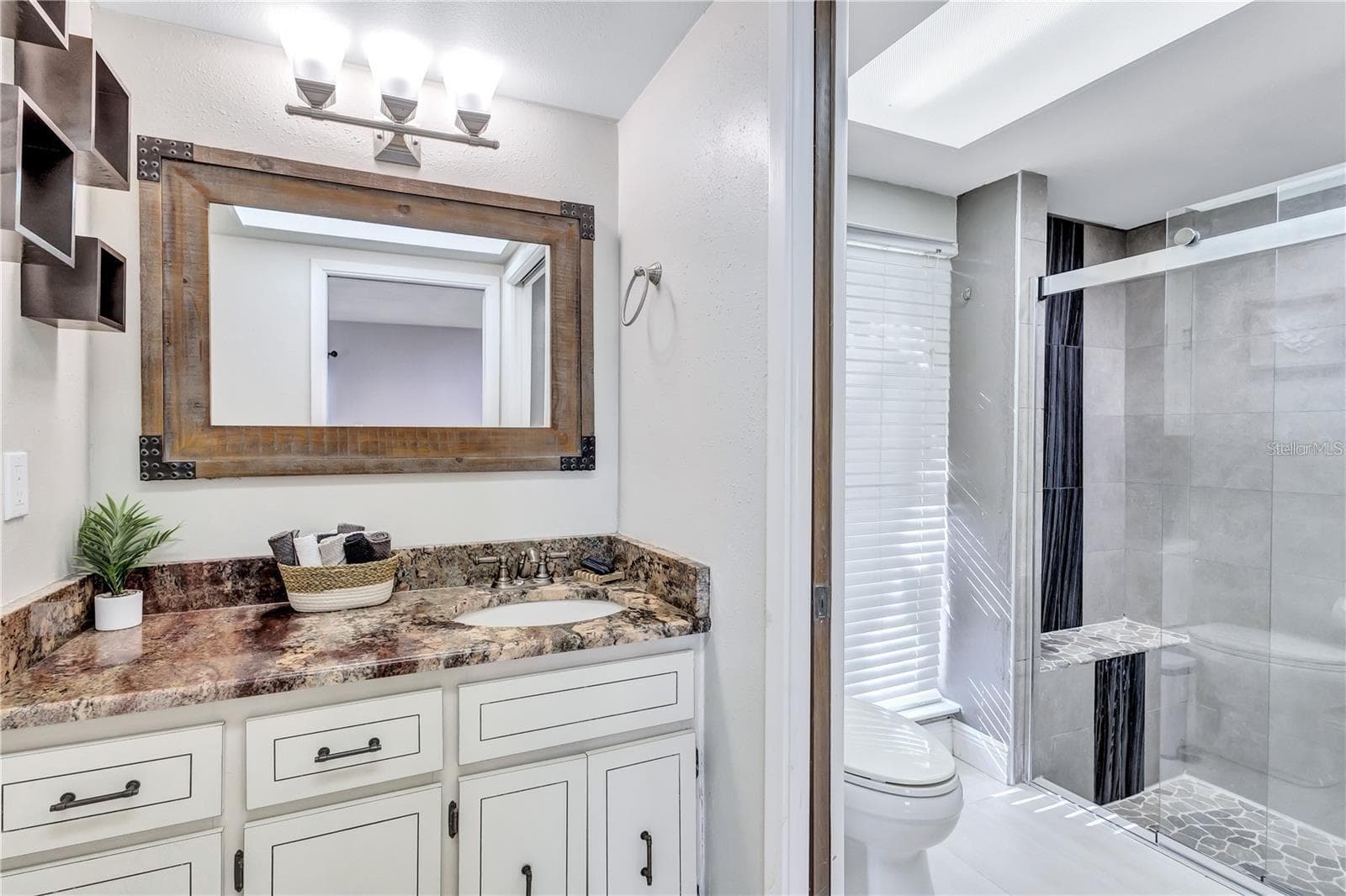 ENSUITE BATH - 8532 KUMQUAT AVE, SEMINOLE