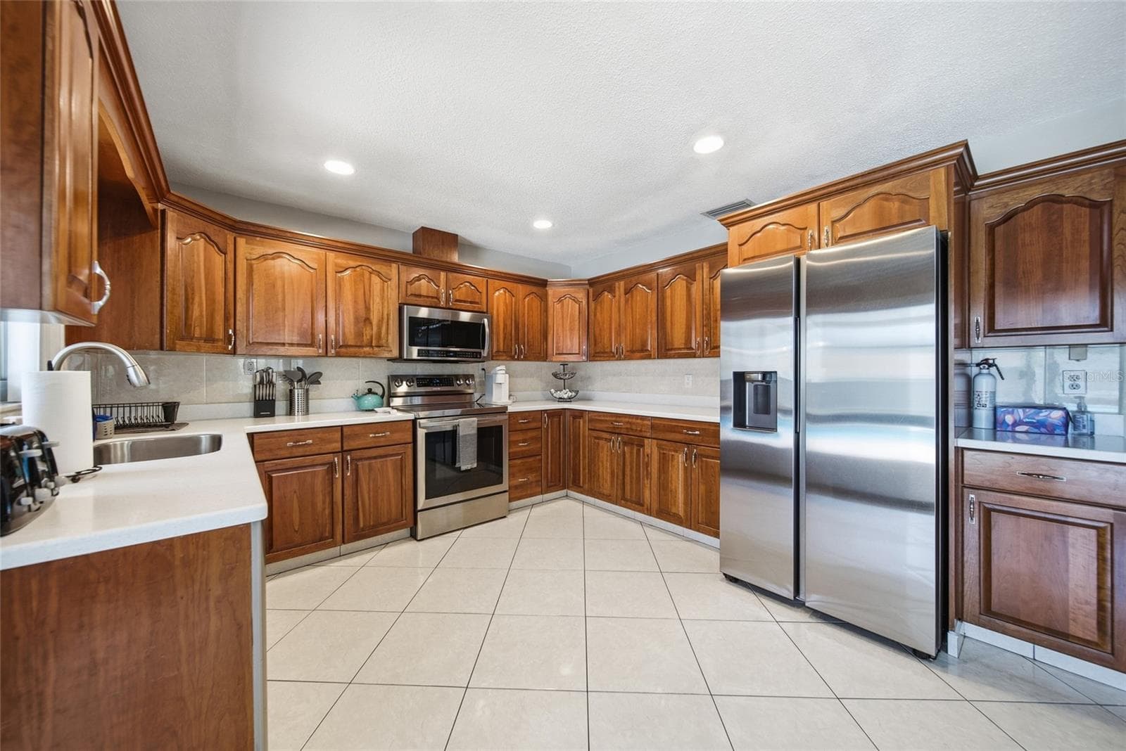 Single Family Residence at 1403 GARDEN AVE, TARPON SPRINGS, photo 14 of 48
