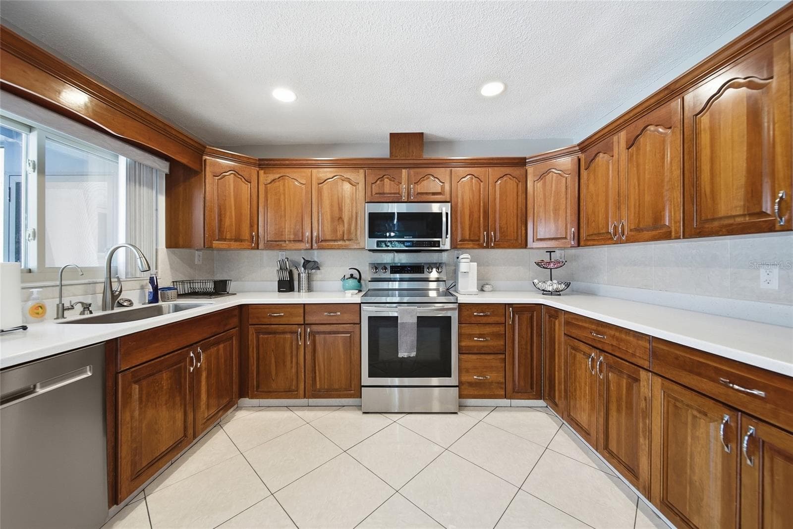 Single Family Residence at 1403 GARDEN AVE, TARPON SPRINGS, photo 15 of 48