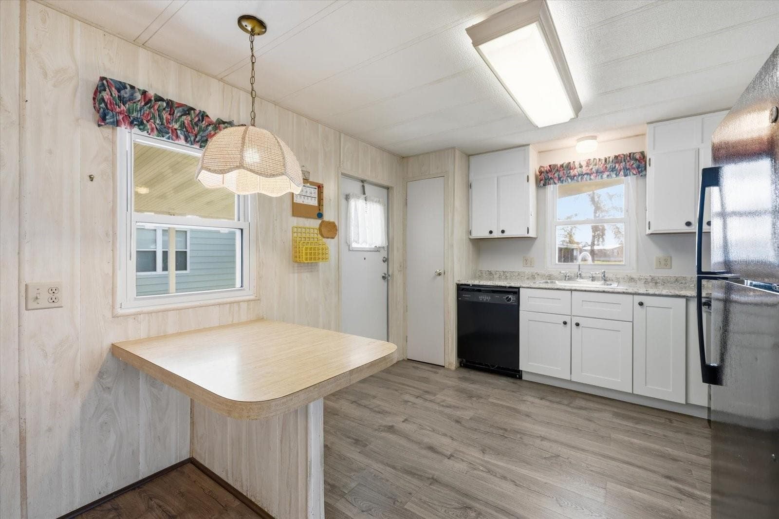 Manufactured Home at 129 NAUTICAL DR, NORTH PORT, photo 3 of 34