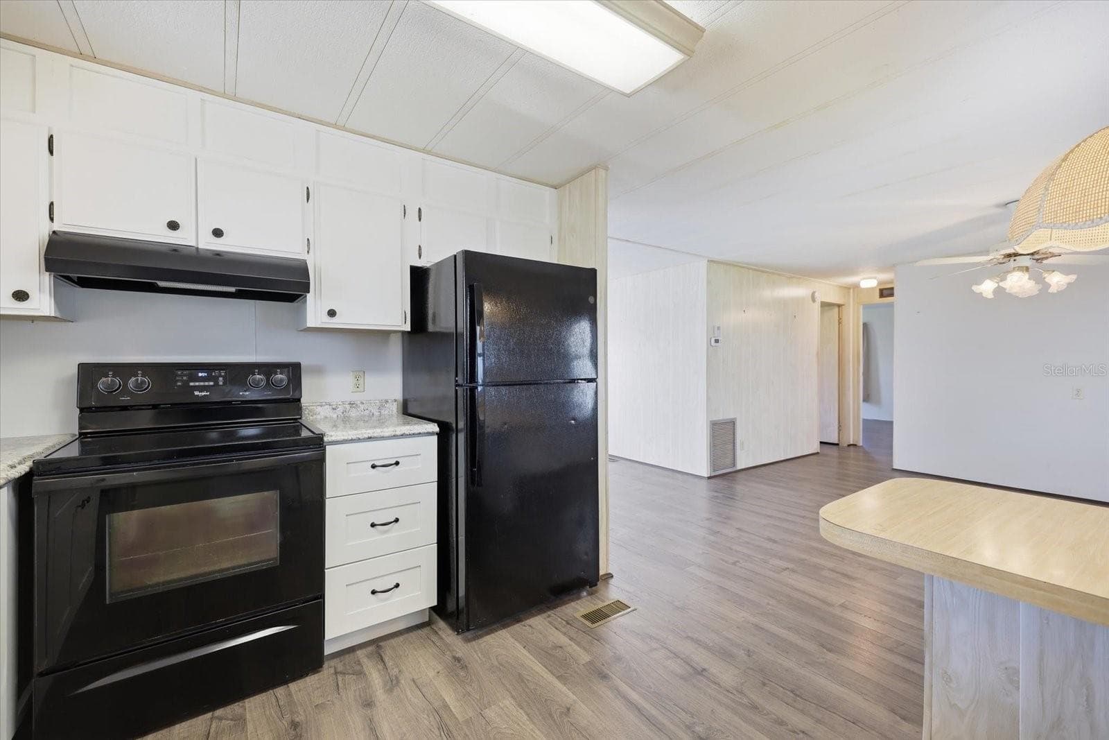 Manufactured Home at 129 NAUTICAL DR, NORTH PORT, photo 4 of 34