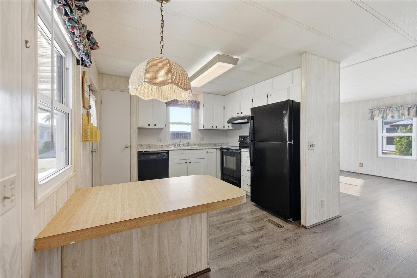 Manufactured Home at 129 NAUTICAL DR, NORTH PORT, photo 5 of 34