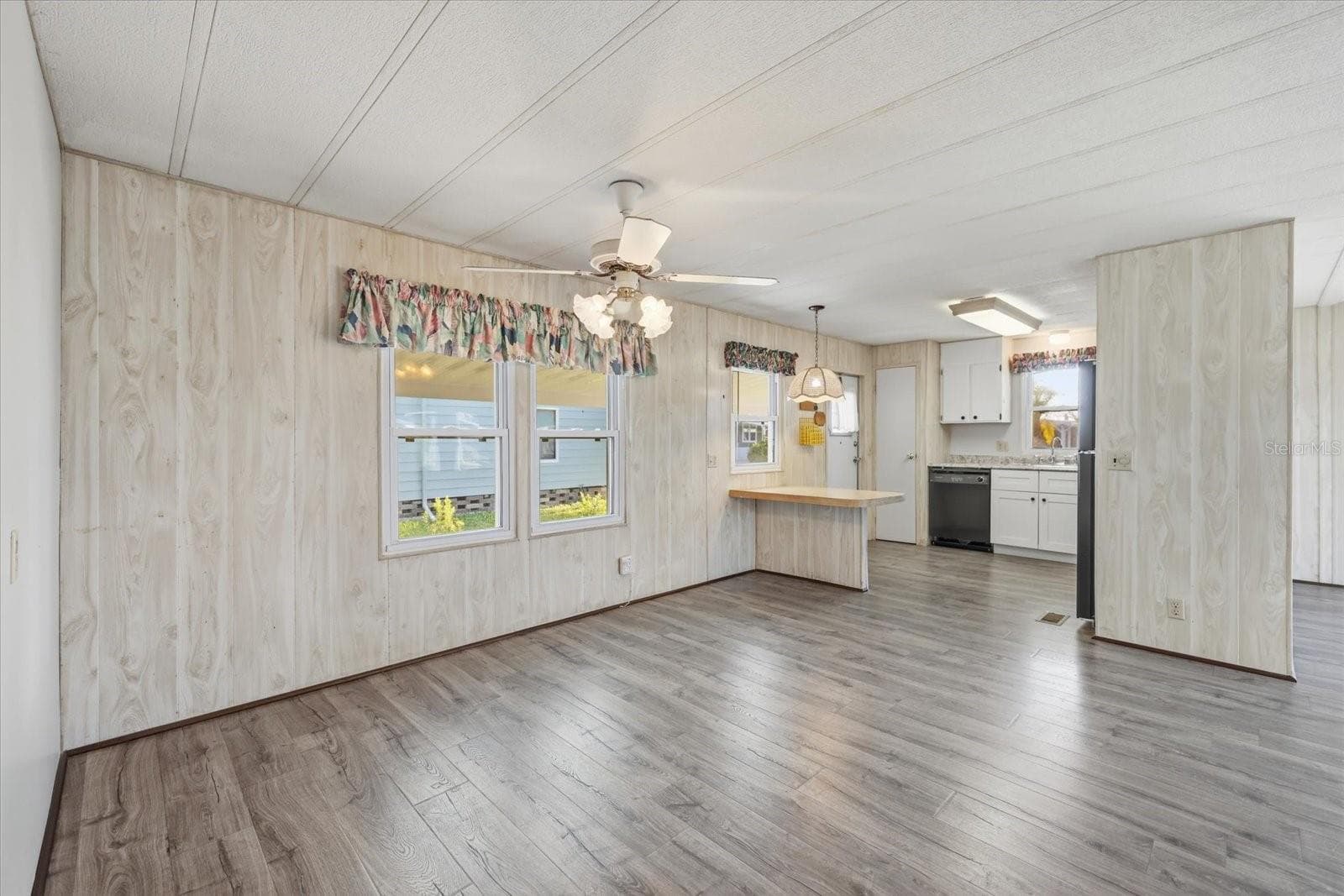 Manufactured Home at 129 NAUTICAL DR, NORTH PORT, photo 8 of 34