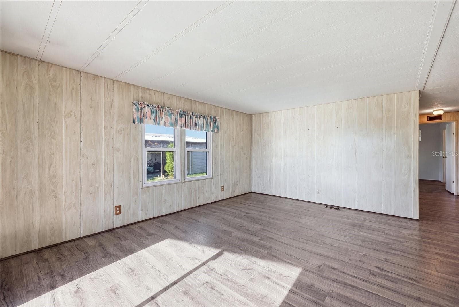 Manufactured Home at 129 NAUTICAL DR, NORTH PORT, photo 9 of 34