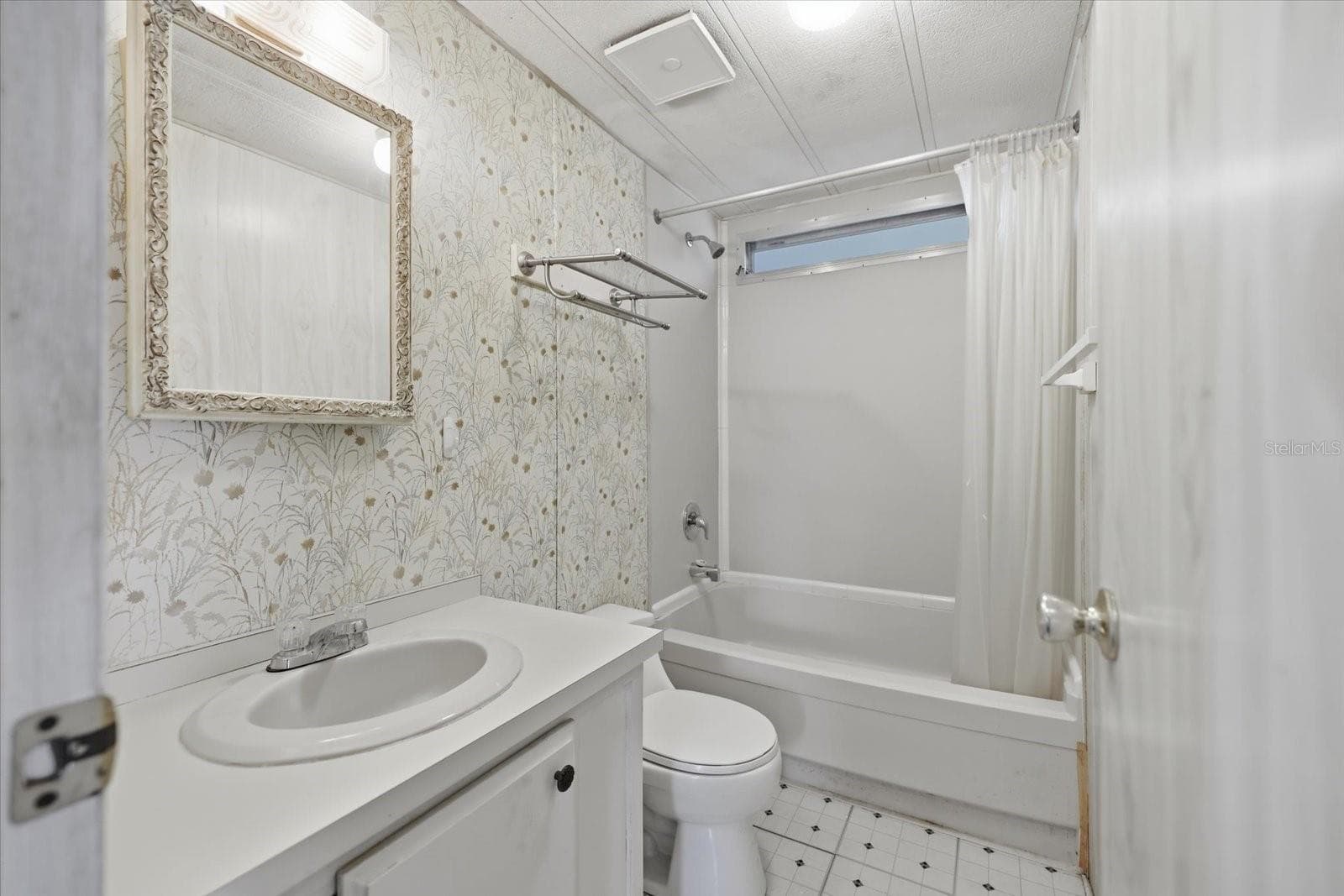 Manufactured Home at 129 NAUTICAL DR, NORTH PORT, photo 18 of 34