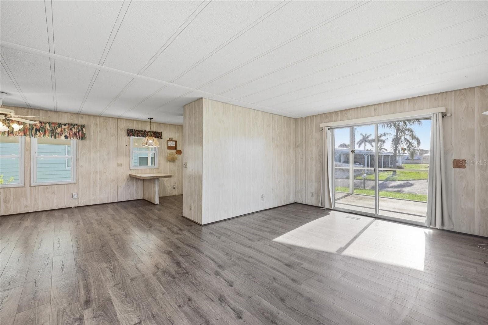 Manufactured Home at 129 NAUTICAL DR, NORTH PORT, photo 19 of 34