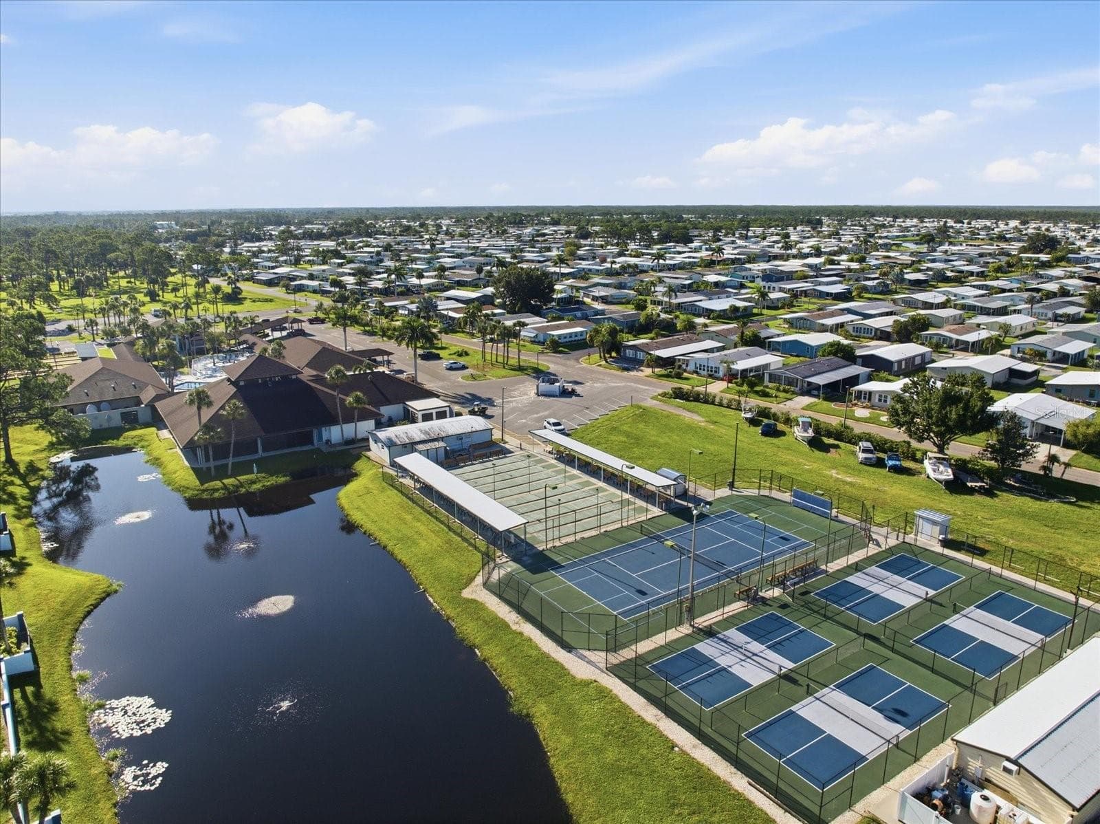 Manufactured Home at 129 NAUTICAL DR, NORTH PORT, photo 29 of 34