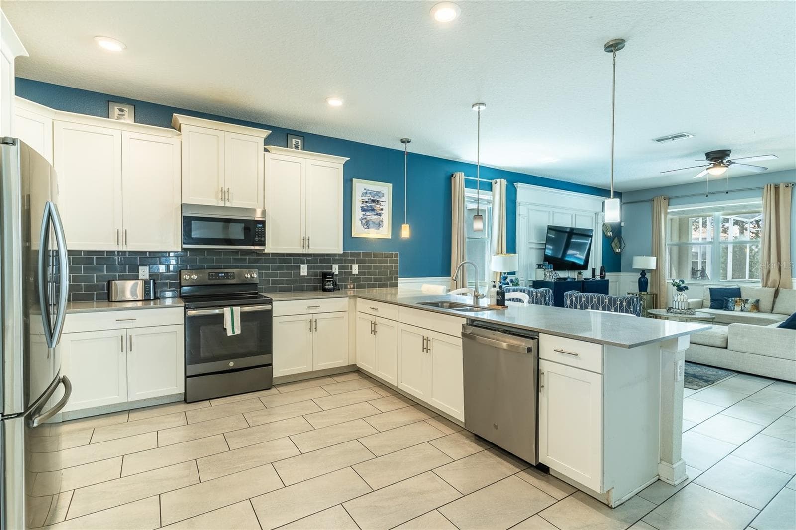 Single Family Residence at 1532 MAIDSTONE CT, DAVENPORT, photo 7 of 90