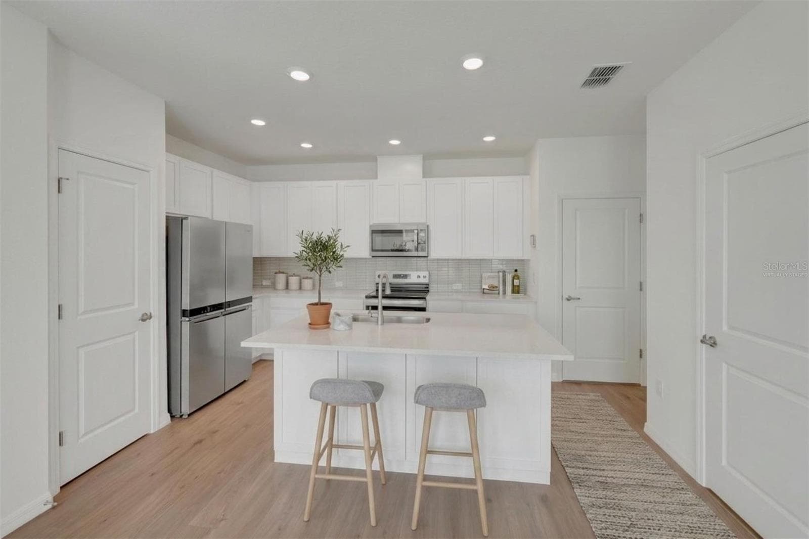 Kitchen **Virtually Staged - 6418 JENSEN VIEW AVE, APOLLO BEACH