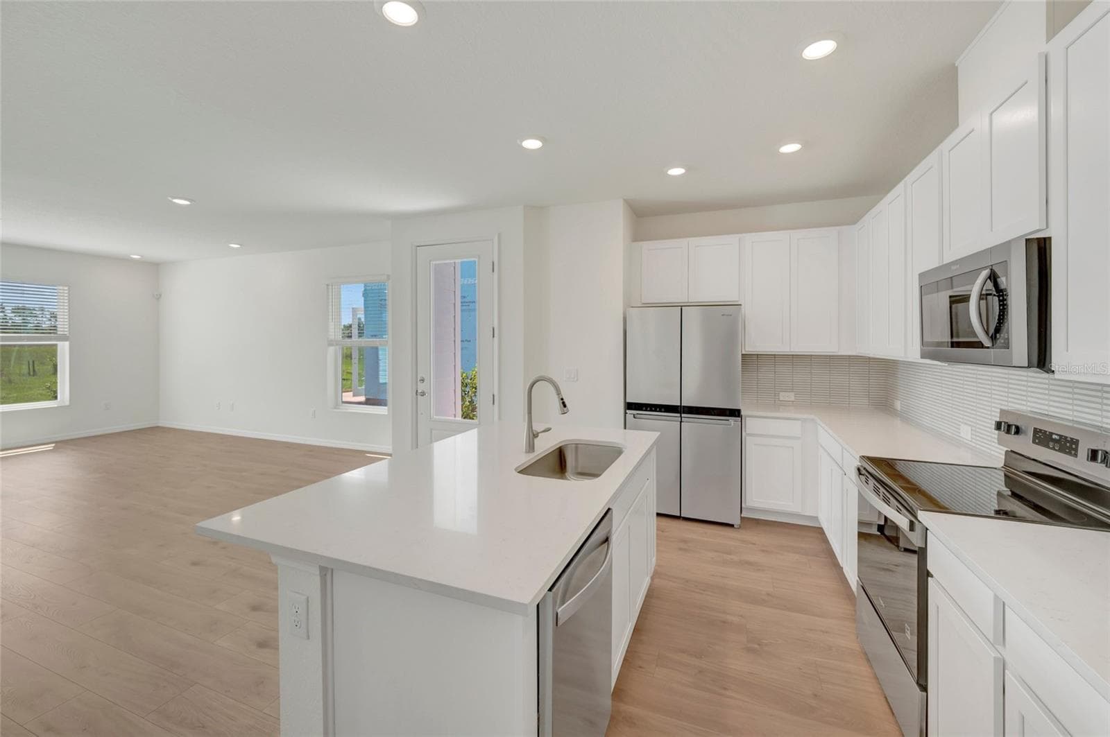 Kitchen - 6418 JENSEN VIEW AVE, APOLLO BEACH