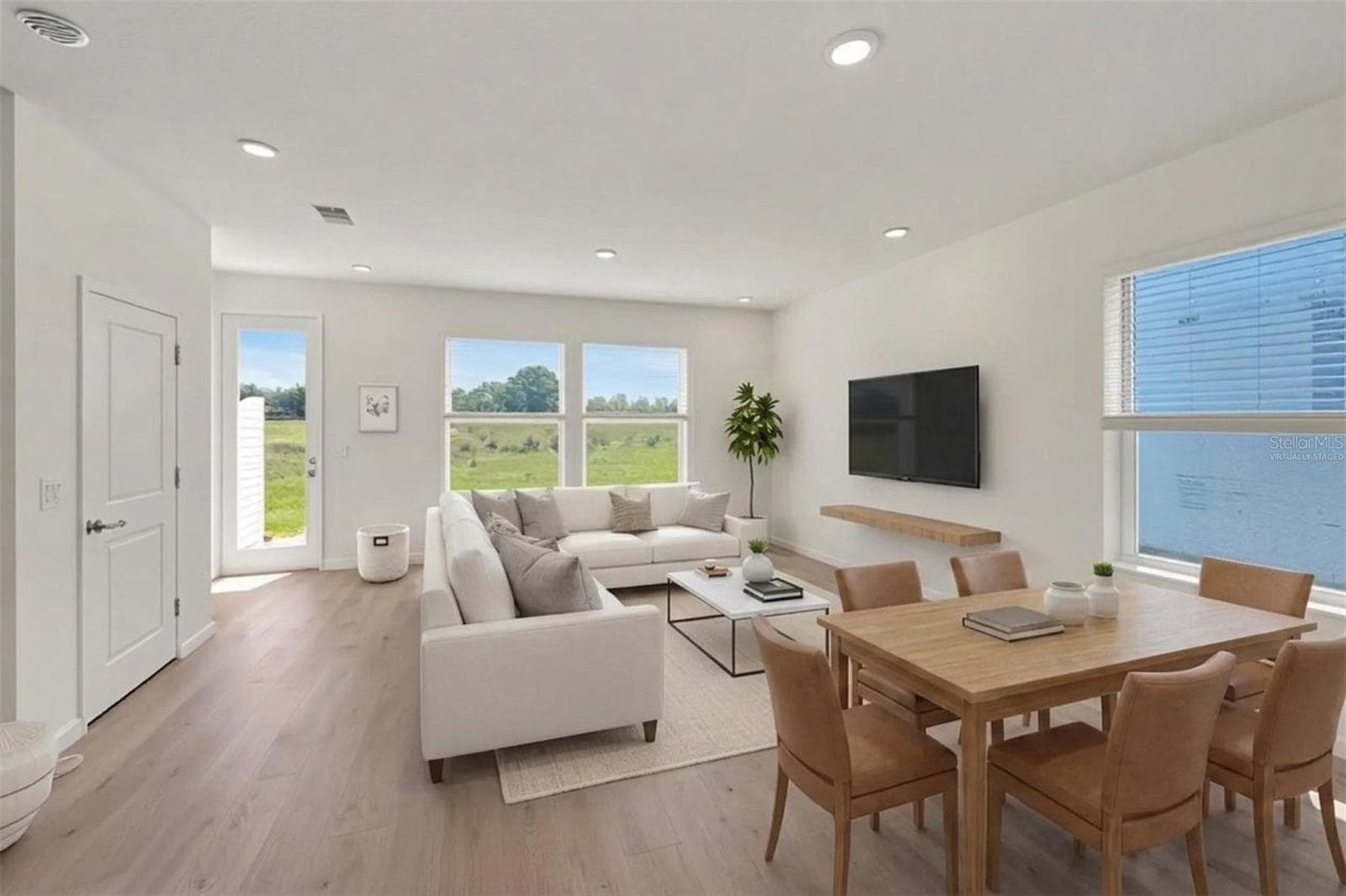 Family Room **Virtually Staged - 6418 JENSEN VIEW AVE, APOLLO BEACH