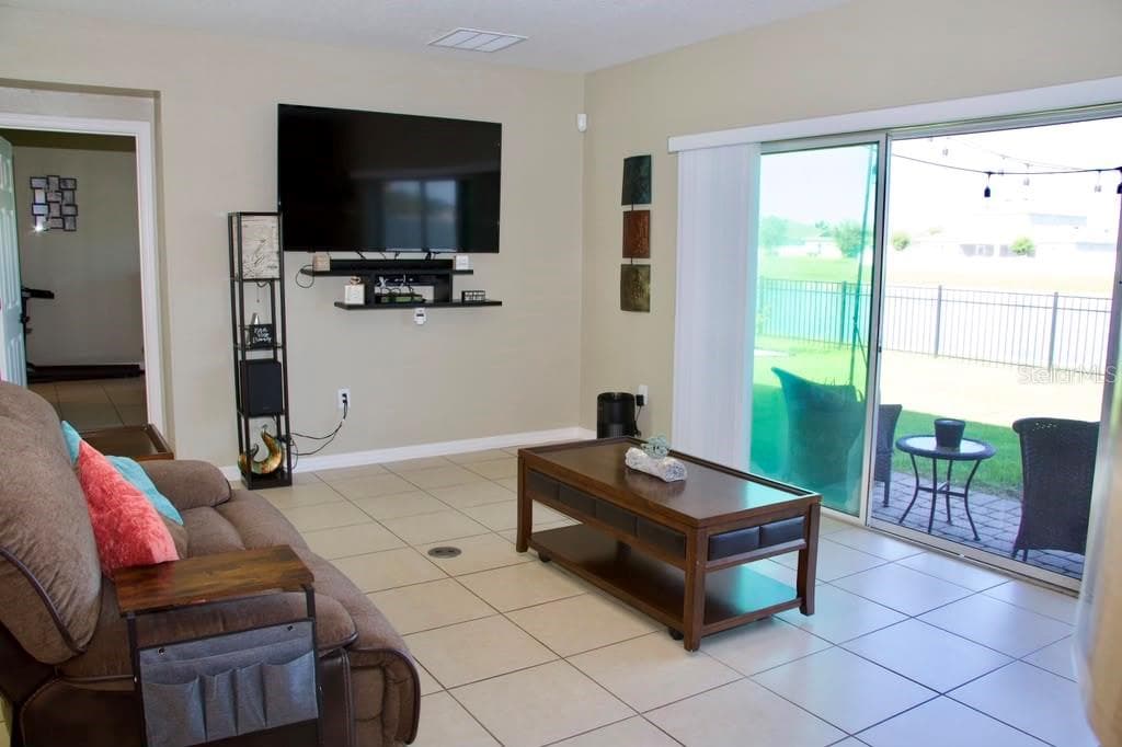 Living Room - 411 BLUE LAKE CIR, KISSIMMEE