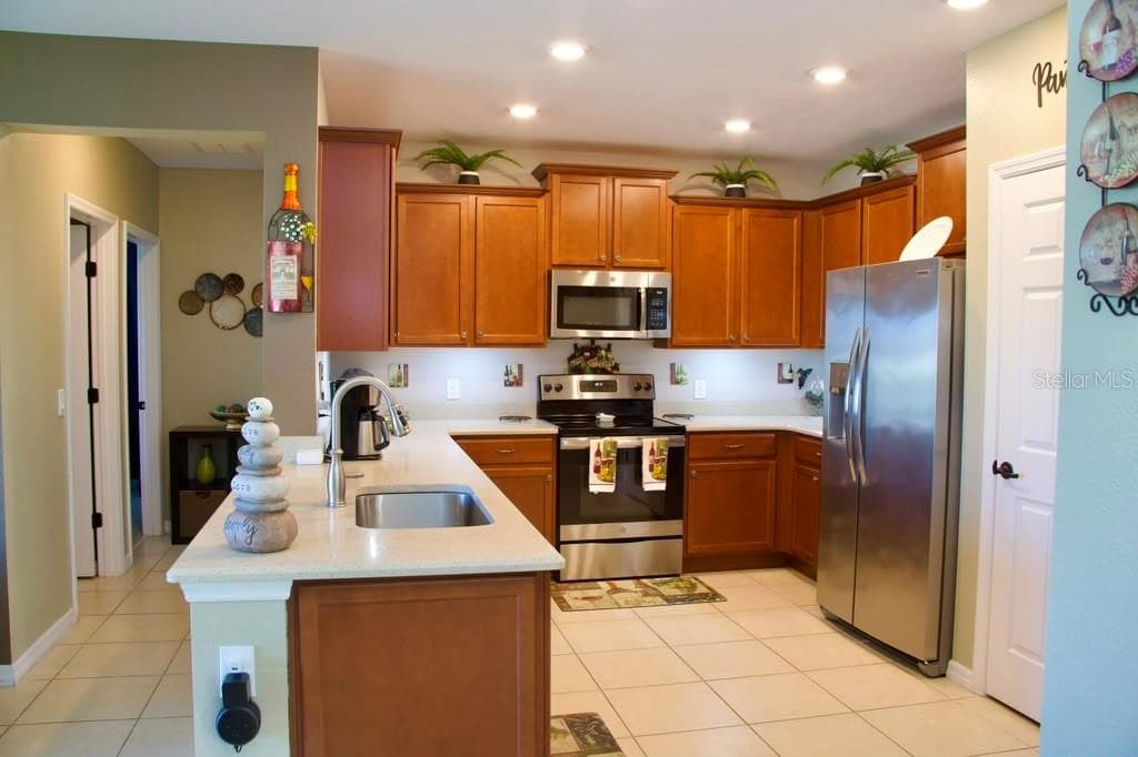 Single Family Residence at 411 BLUE LAKE CIR, KISSIMMEE, photo 9 of 25