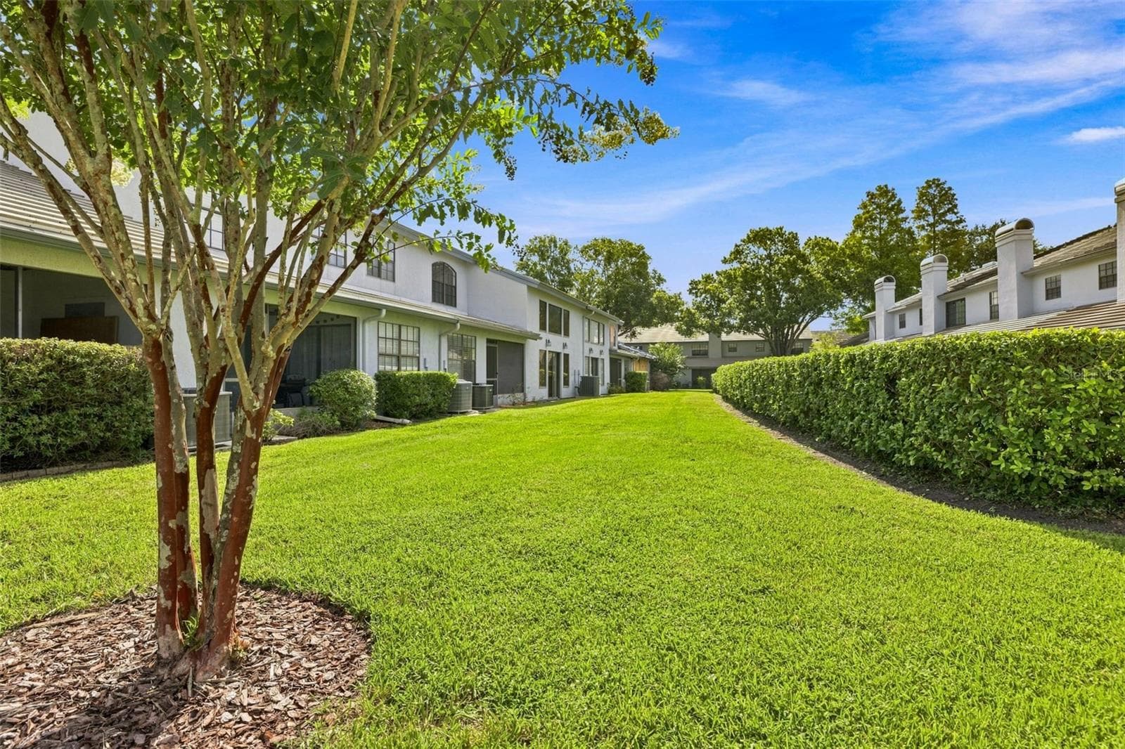 Townhouse at 4176 BRENTWOOD PARK CIR, TAMPA, photo 2 of 32