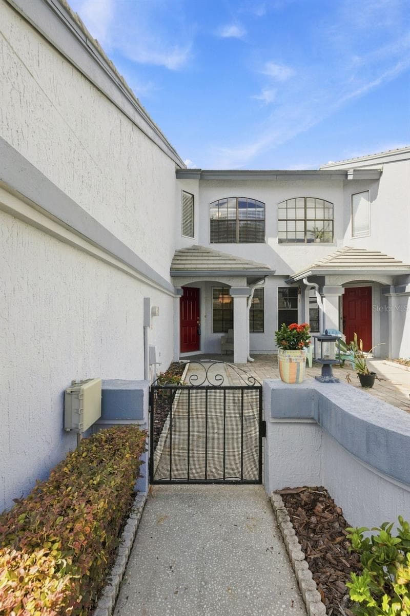 Townhouse at 4176 BRENTWOOD PARK CIR, TAMPA, photo 5 of 32
