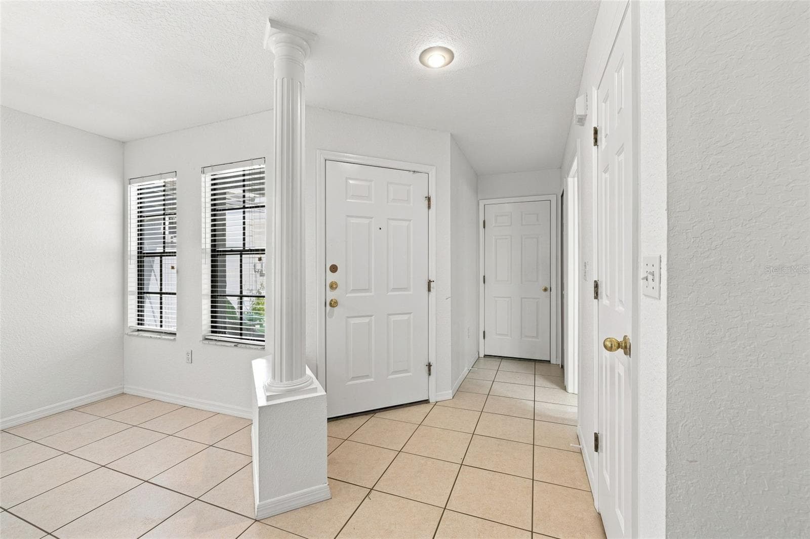 Townhouse at 4176 BRENTWOOD PARK CIR, TAMPA, photo 9 of 32