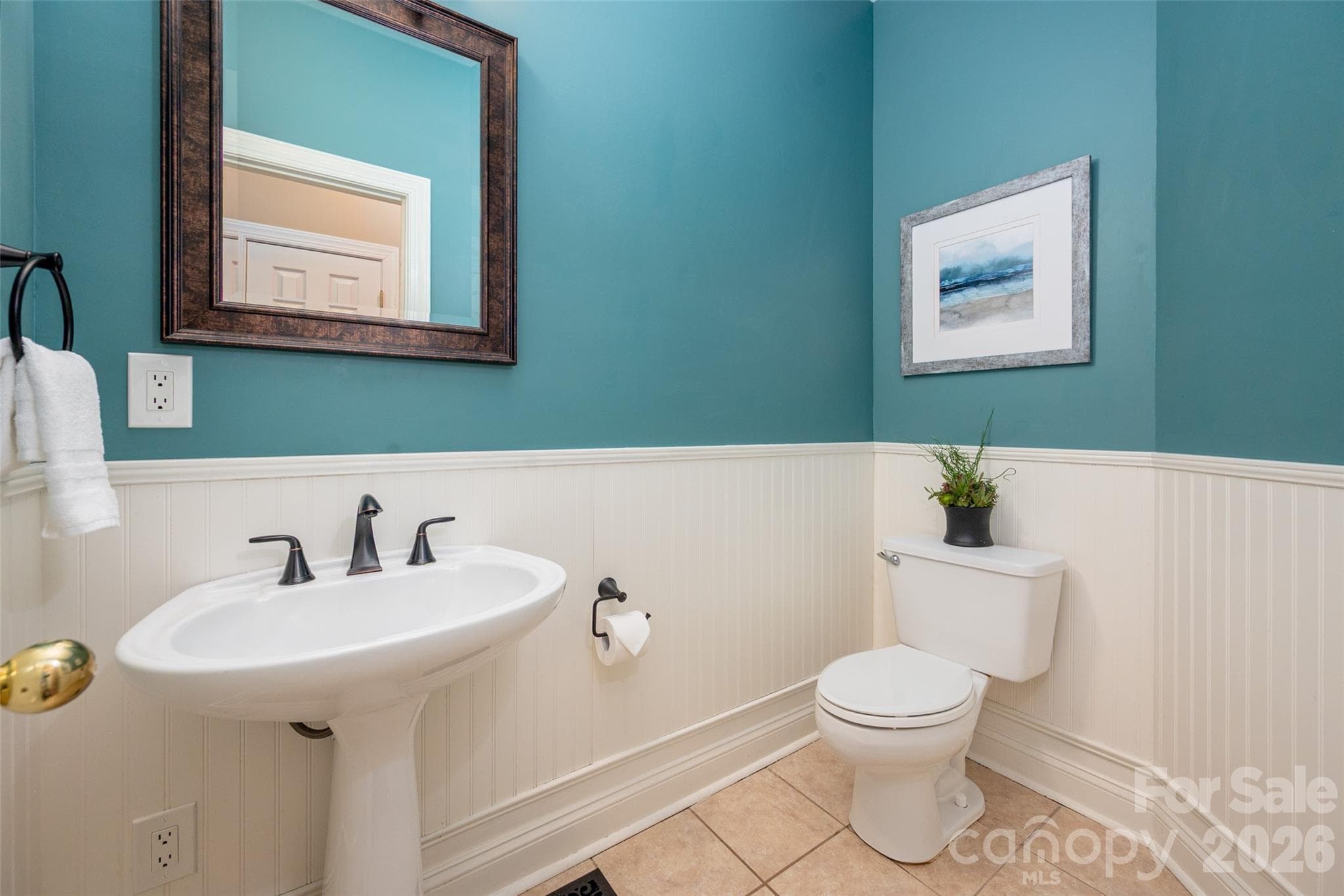 Powder room - 12818 Darby Chase Drive, Charlotte