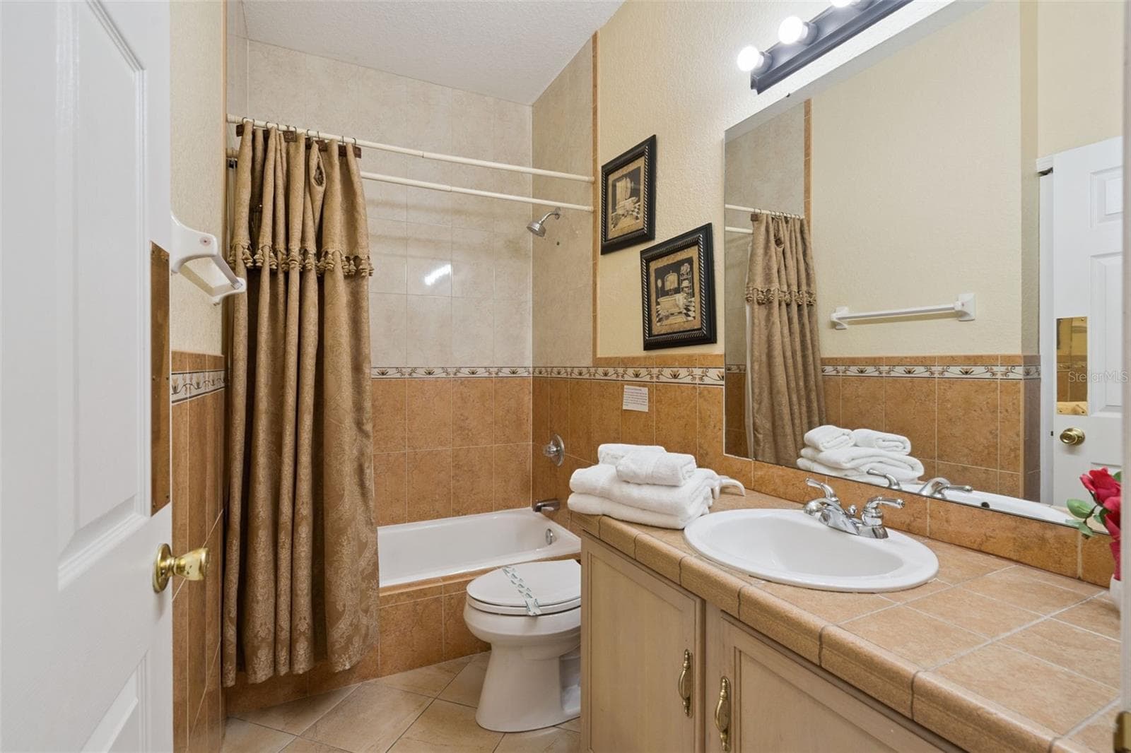 Single Family Residence at 536 GLENEAGLES DR, DAVENPORT, photo 17 of 32