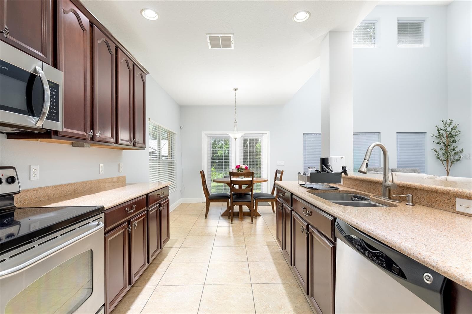 Single Family Residence at 5421 GEMGOLD CT, WINDERMERE, photo 9 of 35