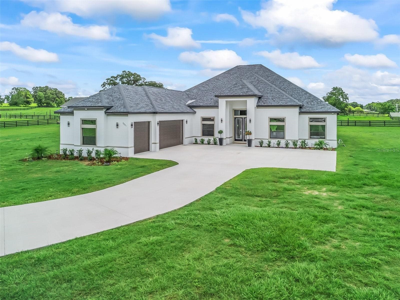 7041 NE 22ND COURT RD