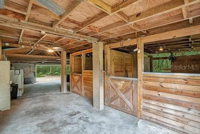 Main Barn - 560 N LAKE PLEASANT RD, APOPKA