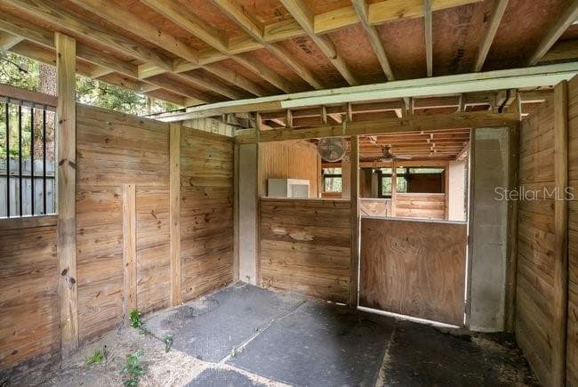 Stall - 560 N LAKE PLEASANT RD, APOPKA