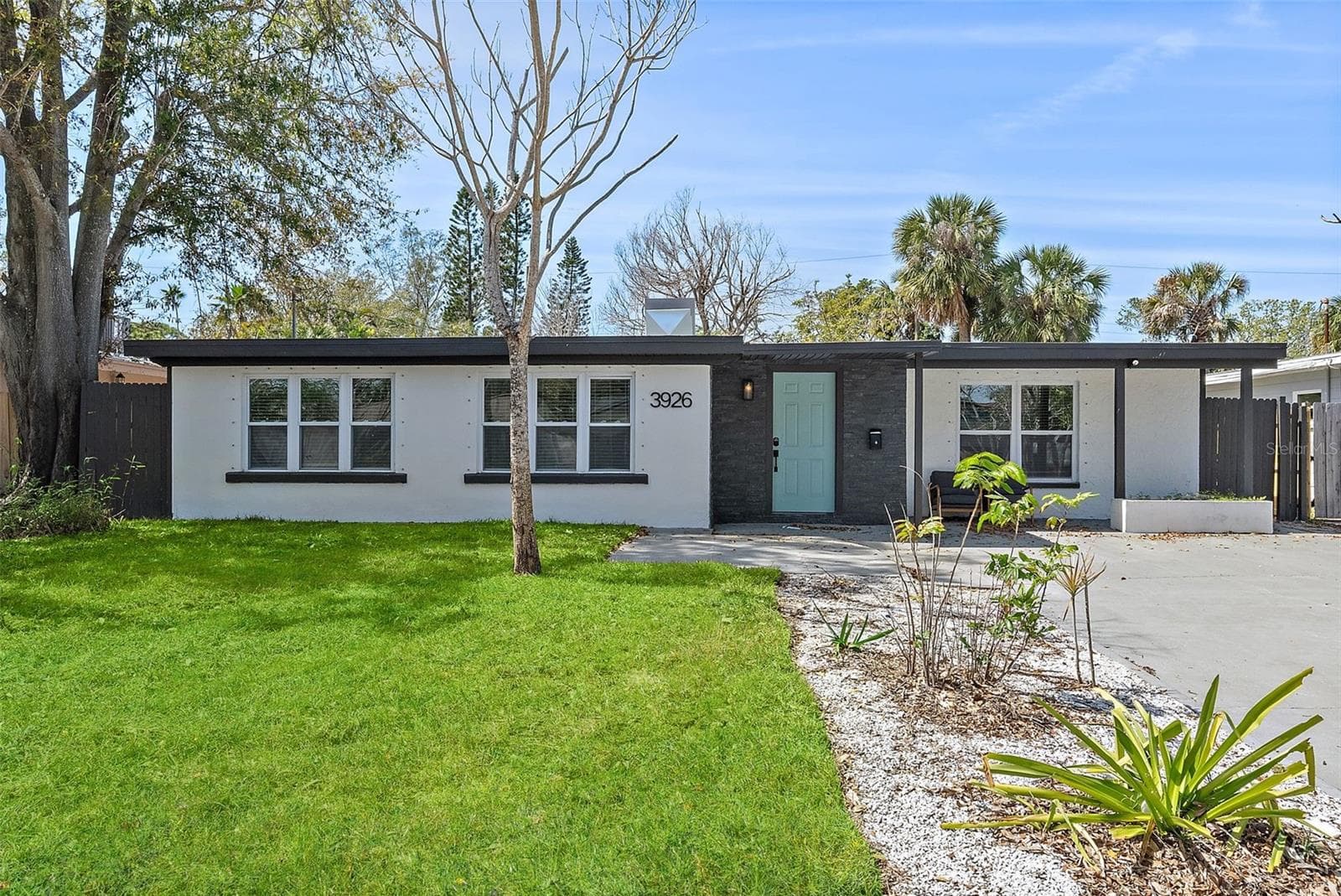Single Family Residence at 3926 HELENA ST NE, ST PETERSBURG, photo 2 of 31