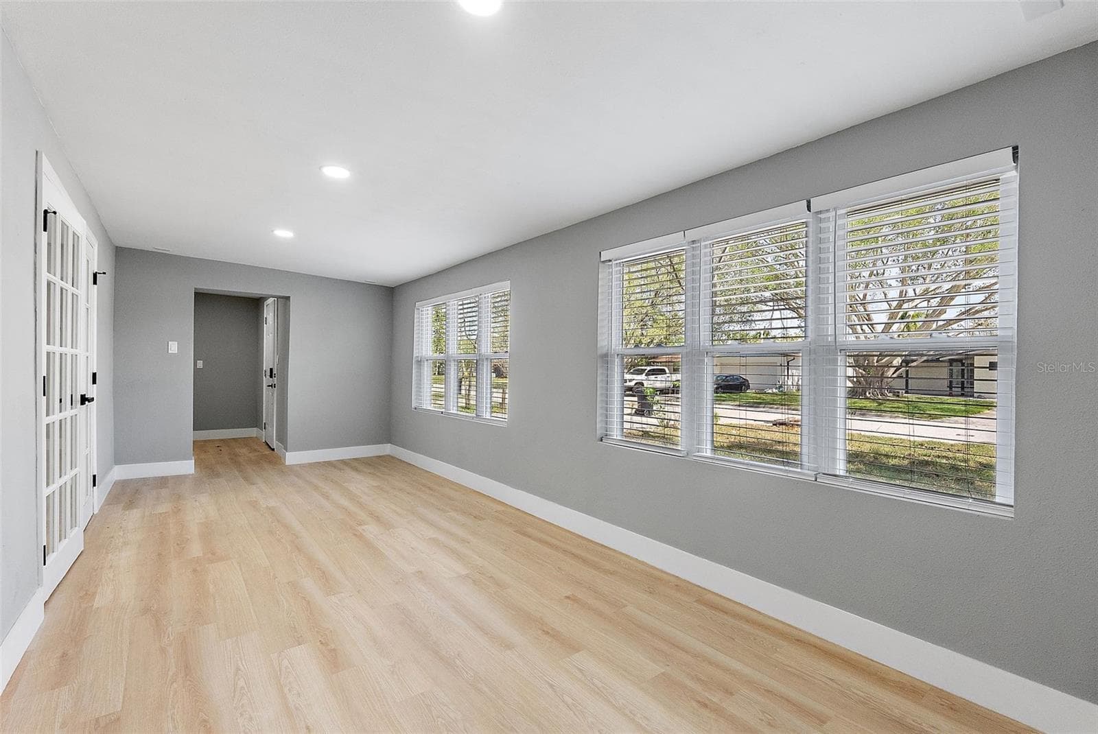 Single Family Residence at 3926 HELENA ST NE, ST PETERSBURG, photo 5 of 31