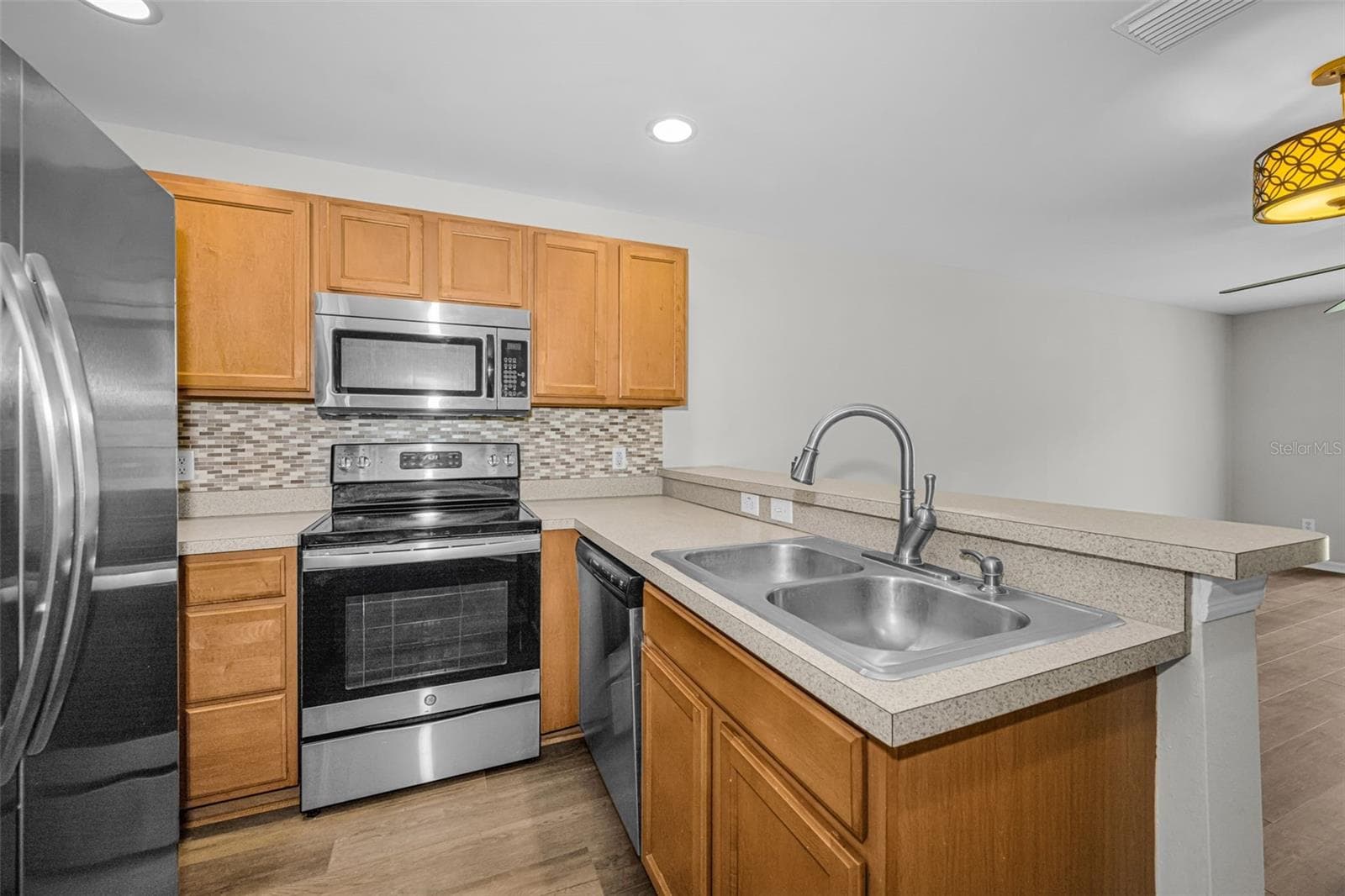 Townhouse at 8013 SUTTON TERRACE LN, TAMPA, photo 7 of 38