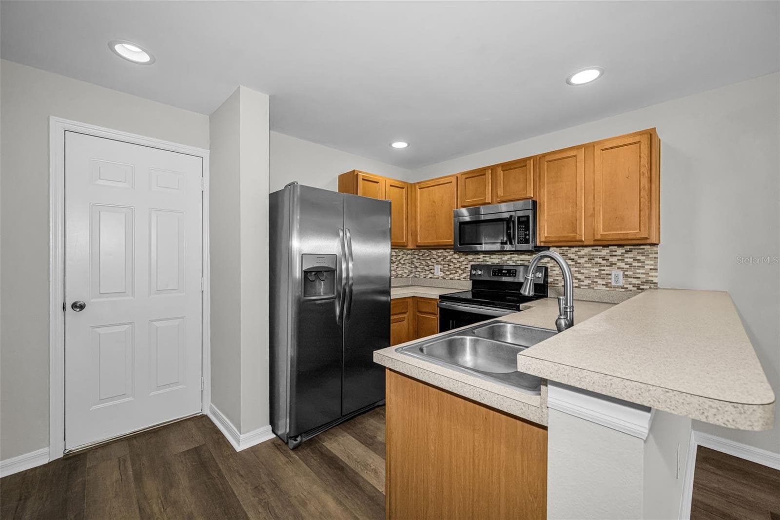 Townhouse at 8013 SUTTON TERRACE LN, TAMPA, photo 9 of 38