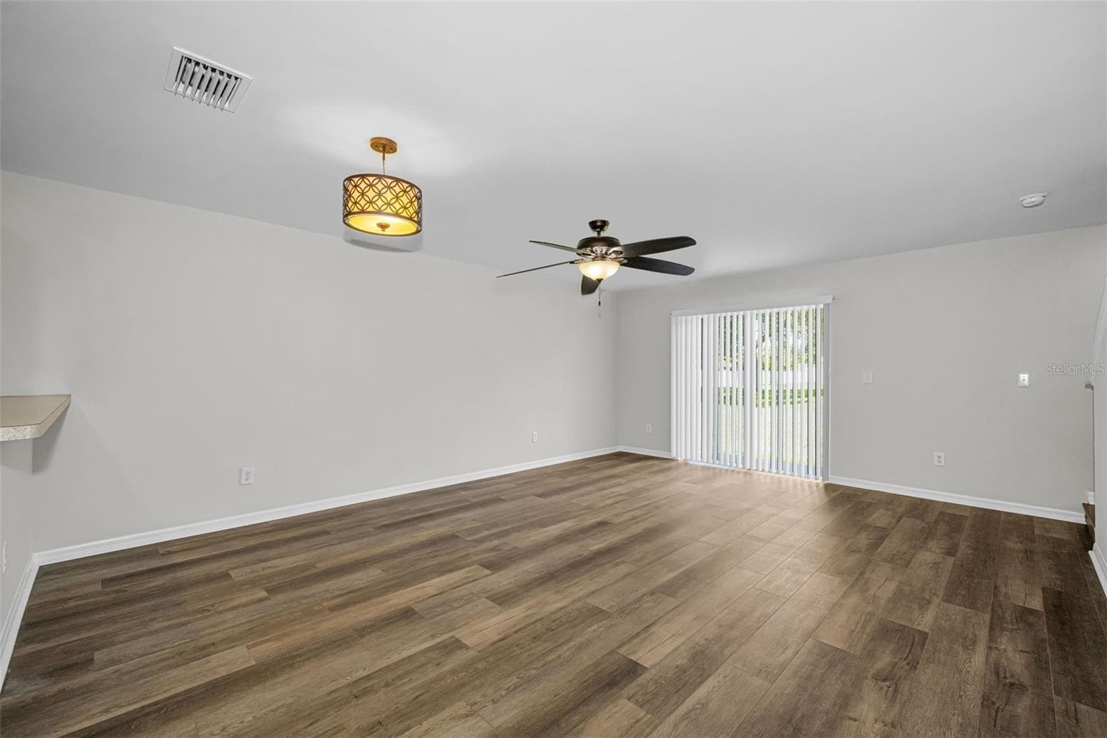 Living Room - 8013 SUTTON TERRACE LN, TAMPA