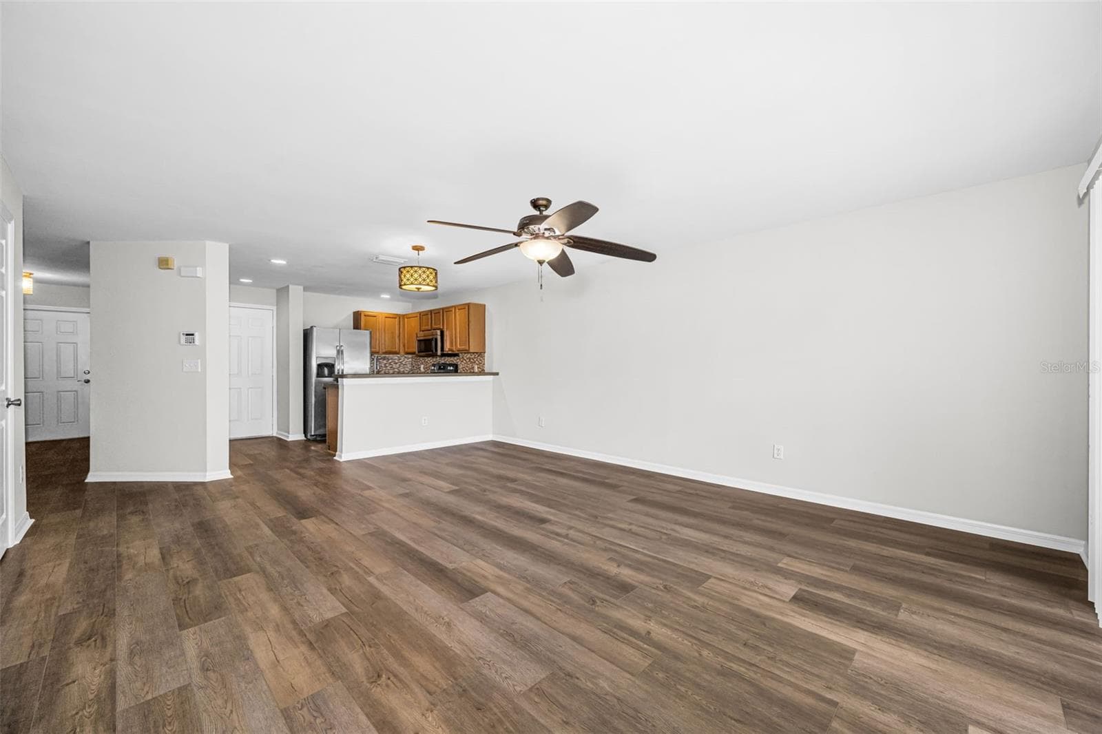 Living Room - 8013 SUTTON TERRACE LN, TAMPA