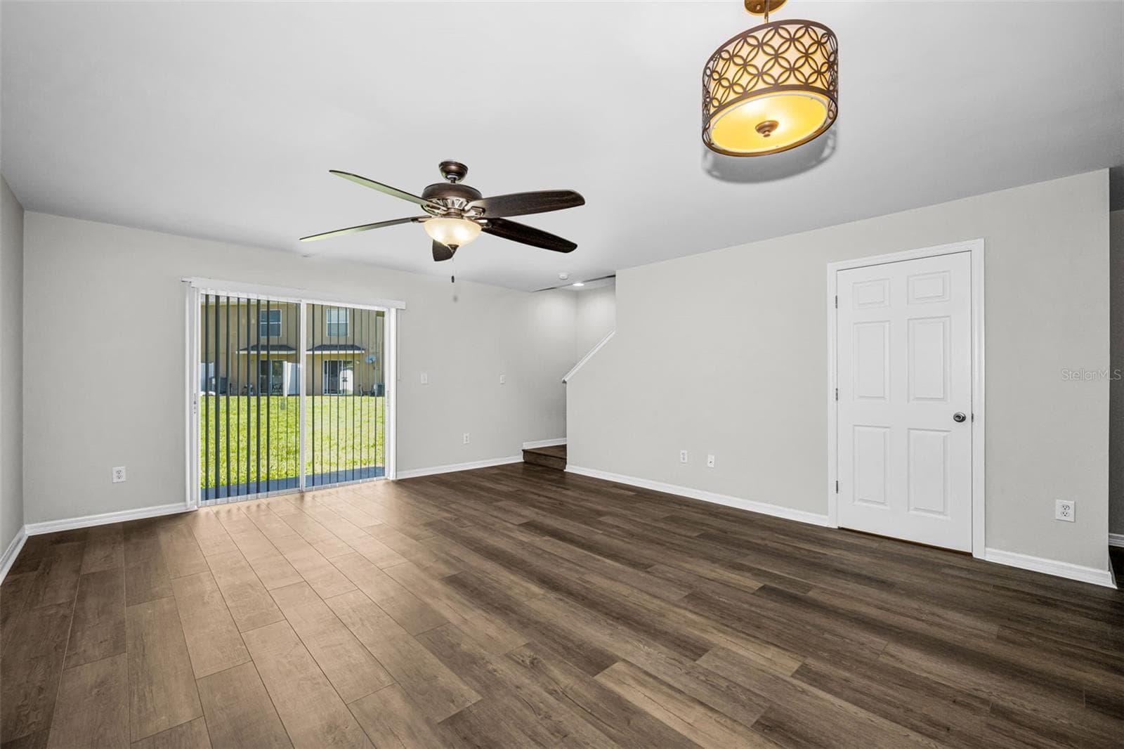Living Room - 8013 SUTTON TERRACE LN, TAMPA