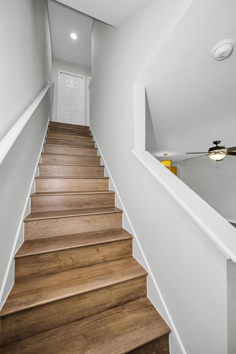 Stairwell - 8013 SUTTON TERRACE LN, TAMPA