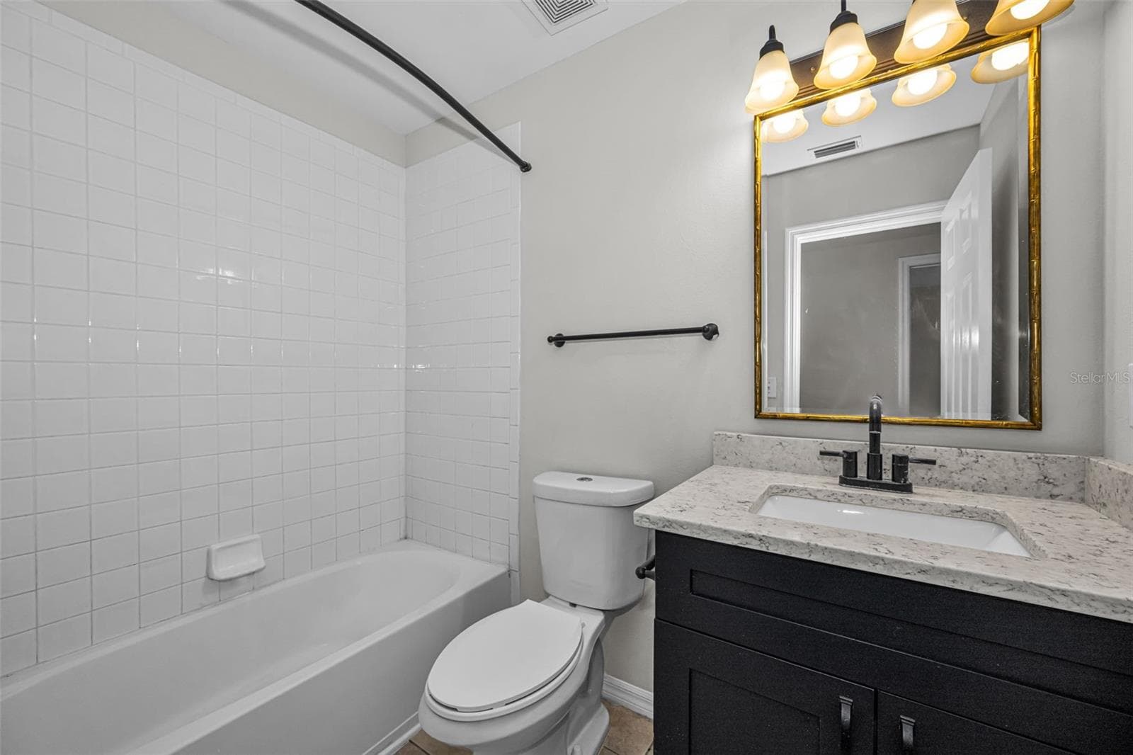 2nd Full Bathroom - 8013 SUTTON TERRACE LN, TAMPA