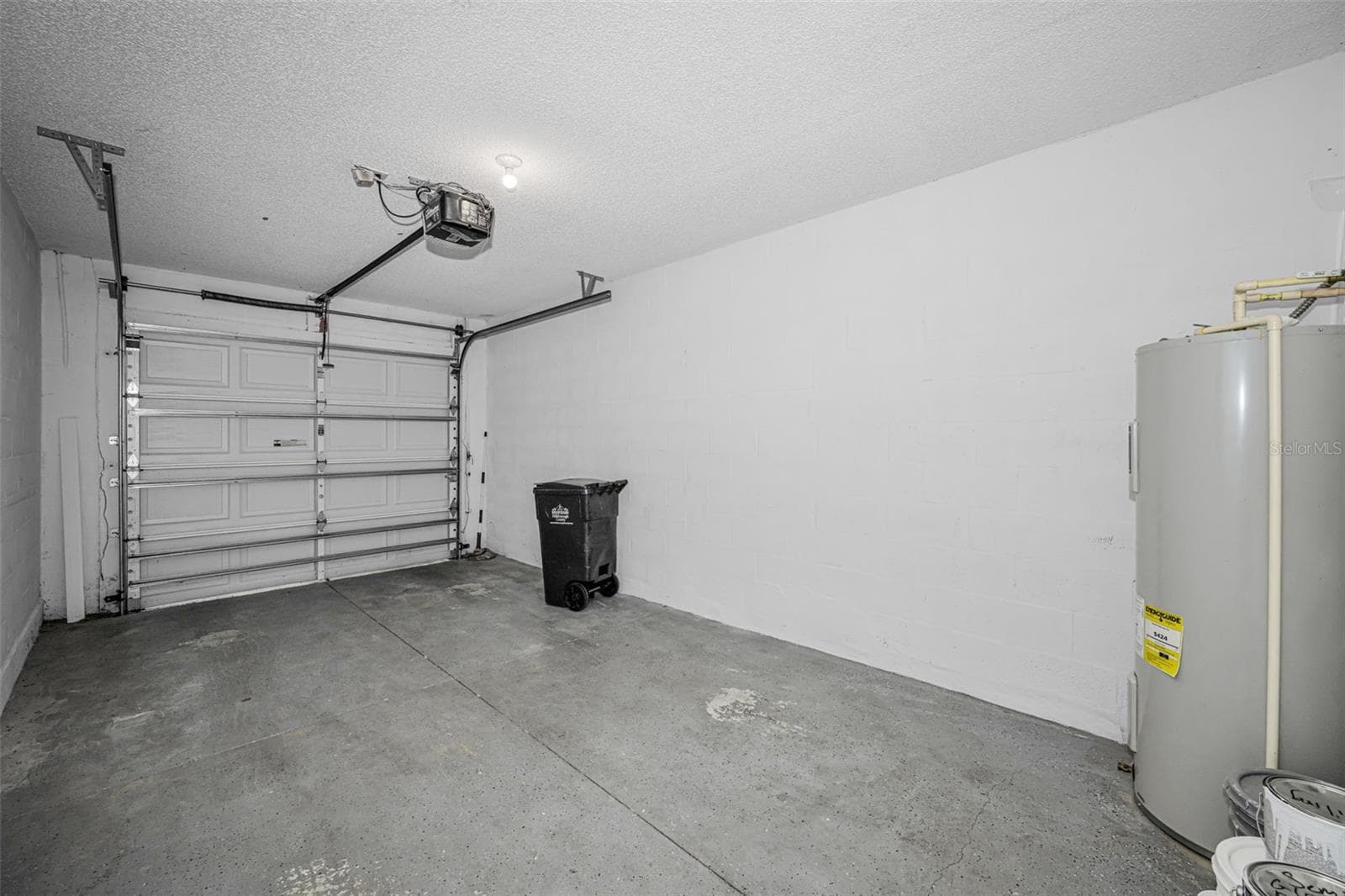 One Car Garage - 8013 SUTTON TERRACE LN, TAMPA