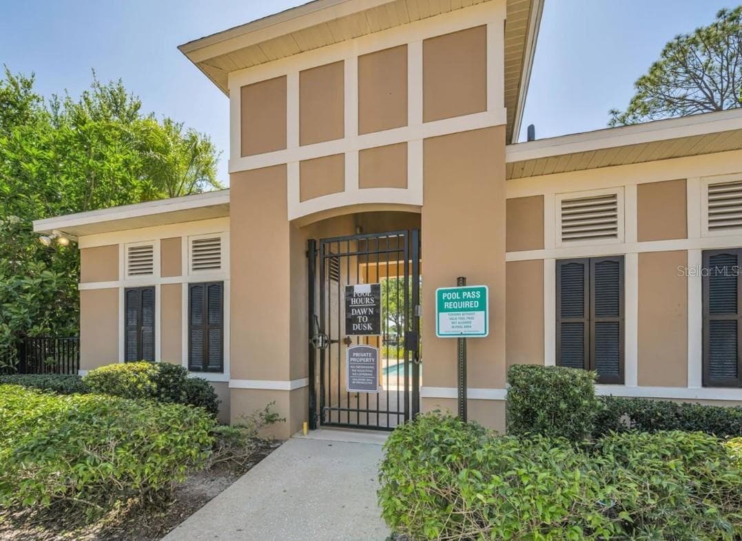 Pool Entrance - 8013 SUTTON TERRACE LN, TAMPA
