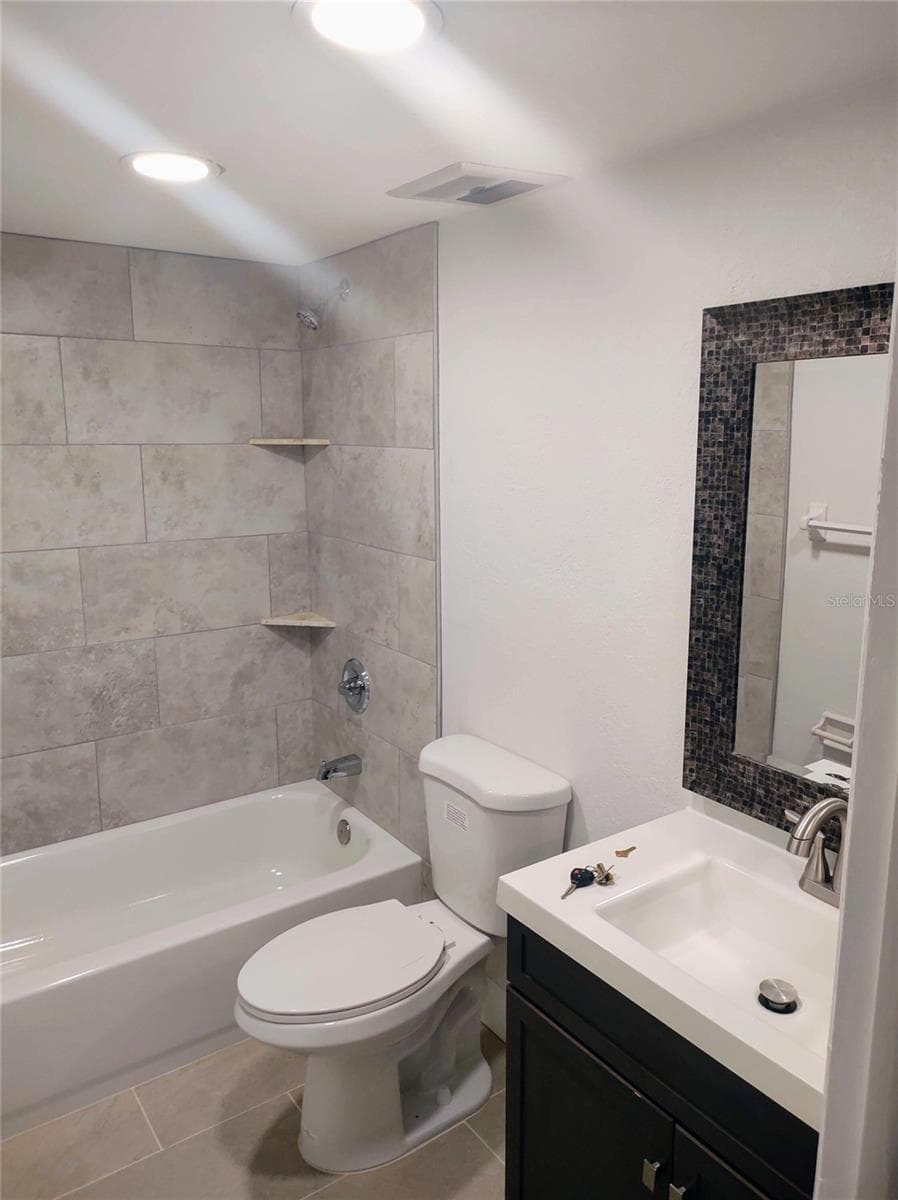 Condominium at 5725 12TH AVE N #304D, ST PETERSBURG, photo 3 of 6