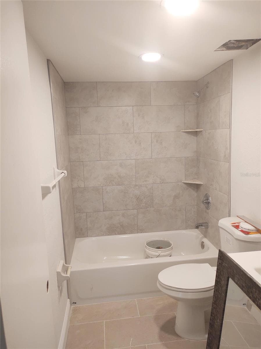 Condominium at 5725 12TH AVE N #304D, ST PETERSBURG, photo 4 of 6