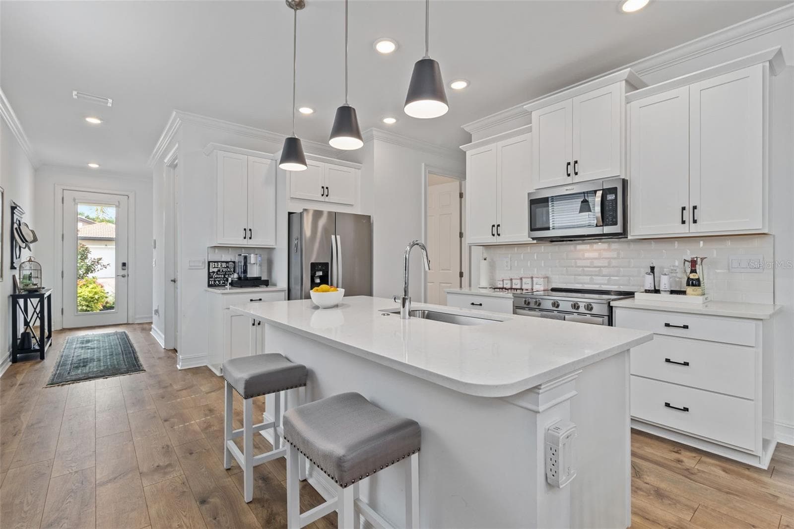 Single Family Residence at 145 SOLIERA ST, NORTH VENICE, photo 9 of 58