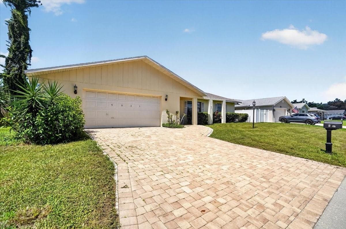 Single Family Residence at 5031 BRANDEIS CIR S, SARASOTA, photo 3 of 36