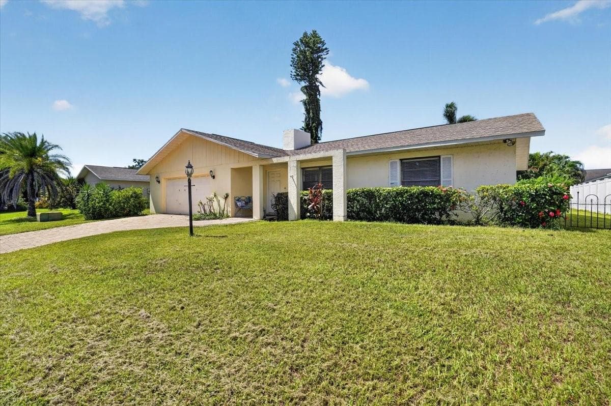 Single Family Residence at 5031 BRANDEIS CIR S, SARASOTA, photo 4 of 36