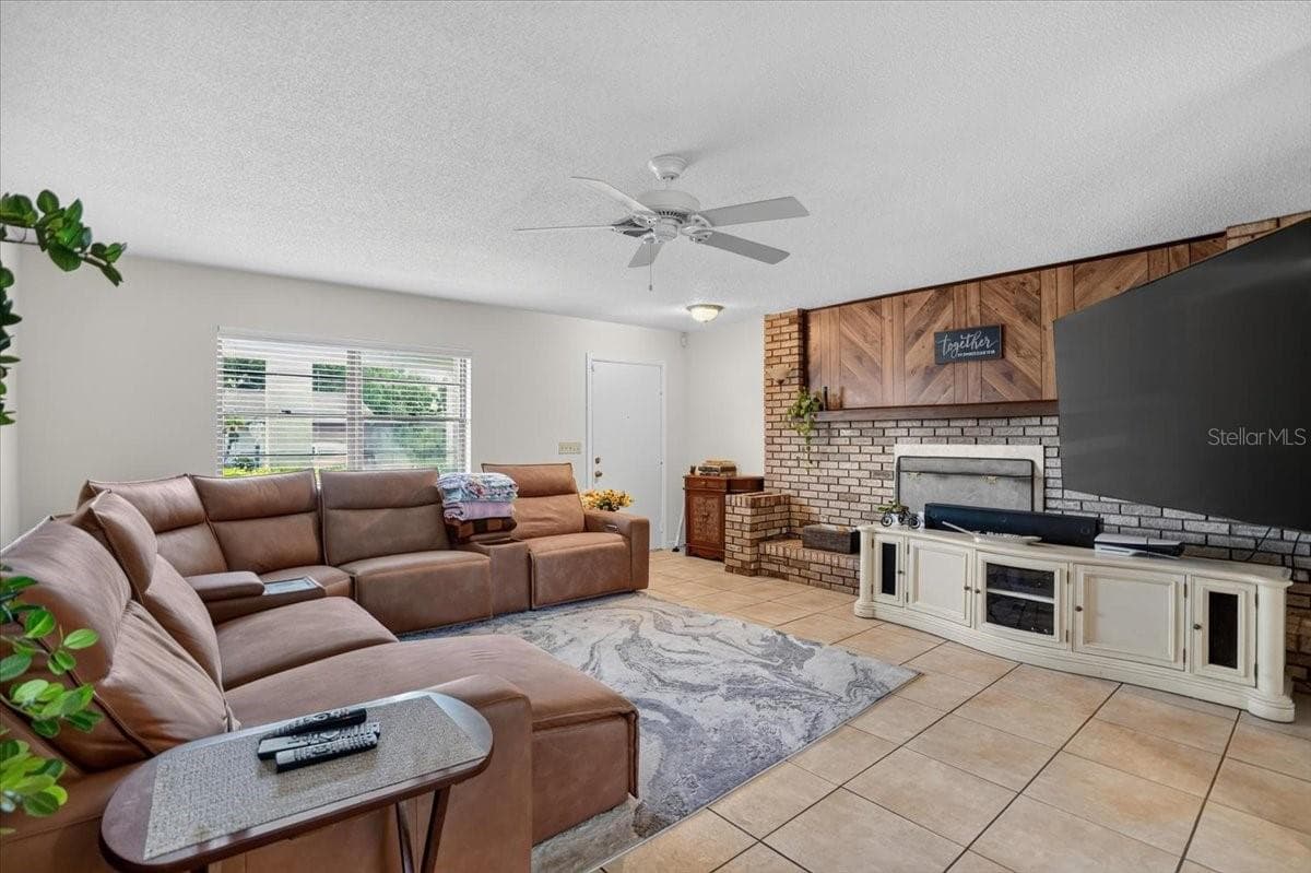 Single Family Residence at 5031 BRANDEIS CIR S, SARASOTA, photo 8 of 36