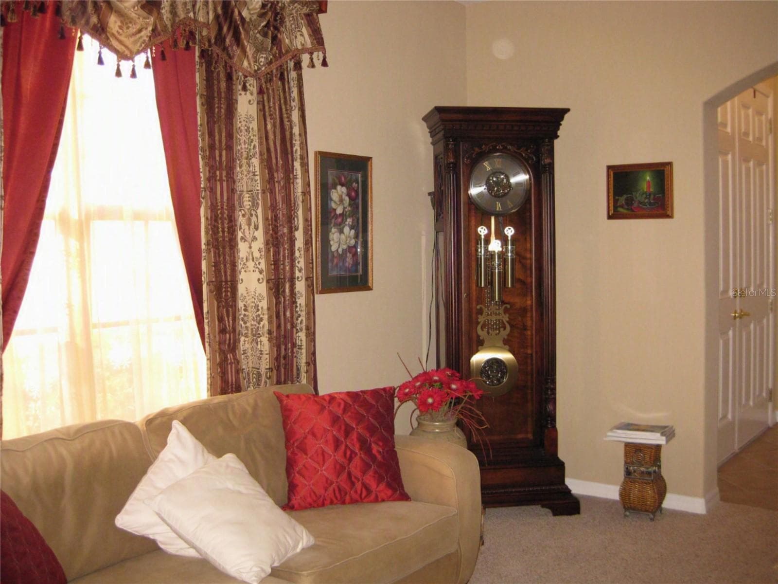 Living Room Pic 2 - 15041 PRINCEWOOD LN, LAND O LAKES
